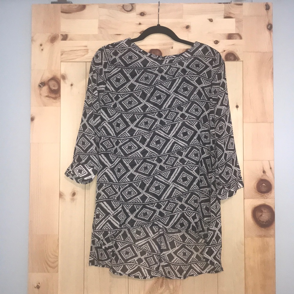 NWOT! The Limited Black White Pattern Blouse Sz L